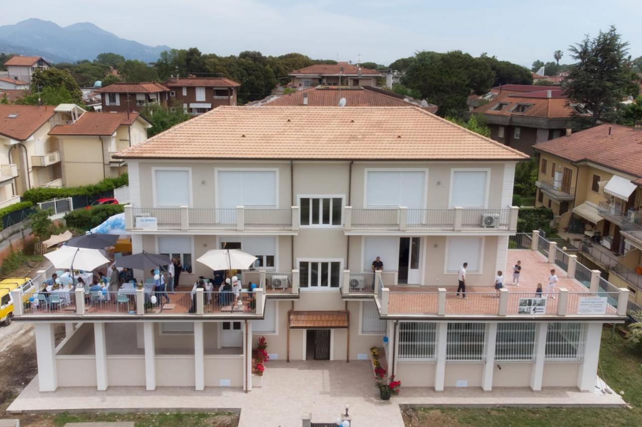 Residence Deamarina Marina di Massa Exteriör bild