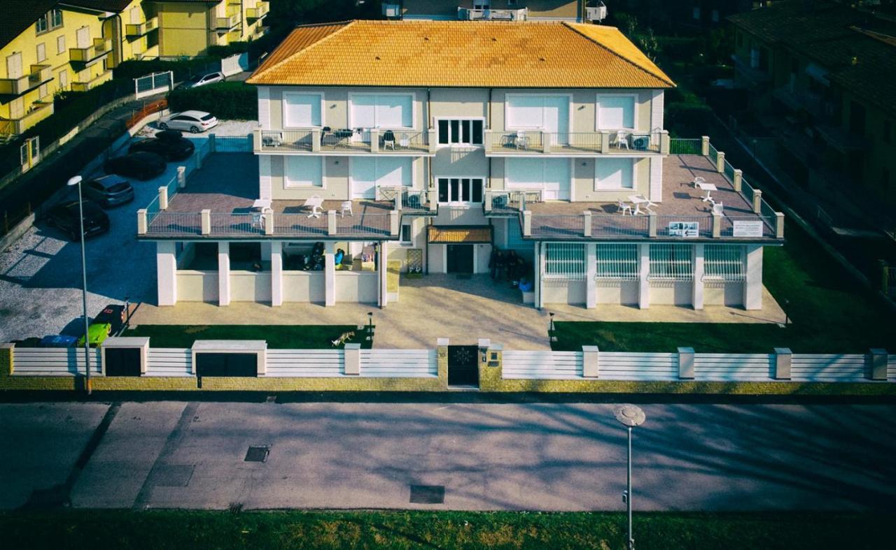 Residence Deamarina Marina di Massa Exteriör bild
