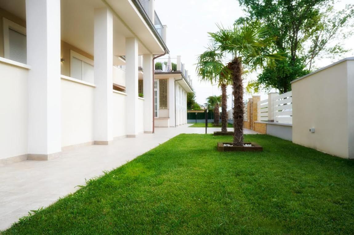 Residence Deamarina Marina di Massa Exteriör bild