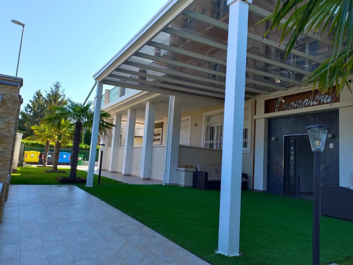 Residence Deamarina Marina di Massa Exteriör bild